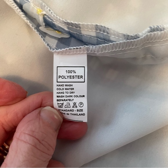 Unique Vintage Magnolia Place. Blue gingham knee-length skirt & sewn on flowers. - Picture 10 of 10